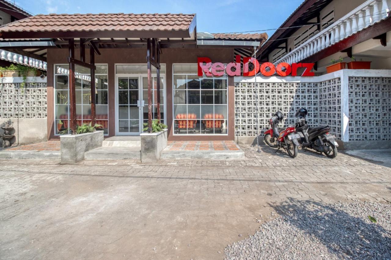 Reddoorz Near Malioboro Tugu Station Jogja 2 Yogyakarta Exterior foto