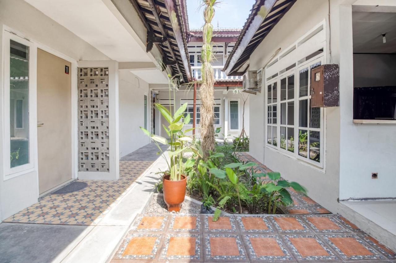 Reddoorz Near Malioboro Tugu Station Jogja 2 Yogyakarta Exterior foto