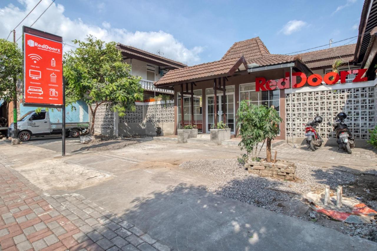 Reddoorz Near Malioboro Tugu Station Jogja 2 Yogyakarta Exterior foto