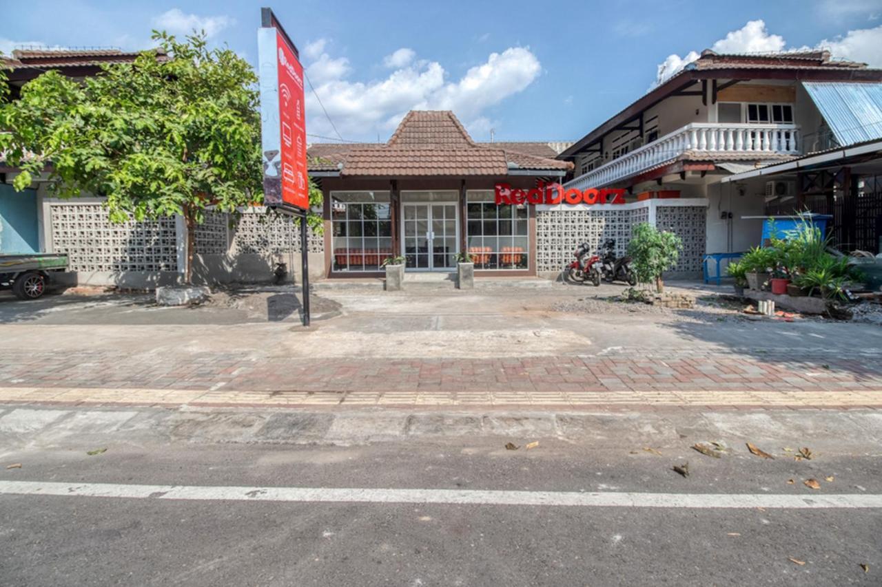 Reddoorz Near Malioboro Tugu Station Jogja 2 Yogyakarta Exterior foto